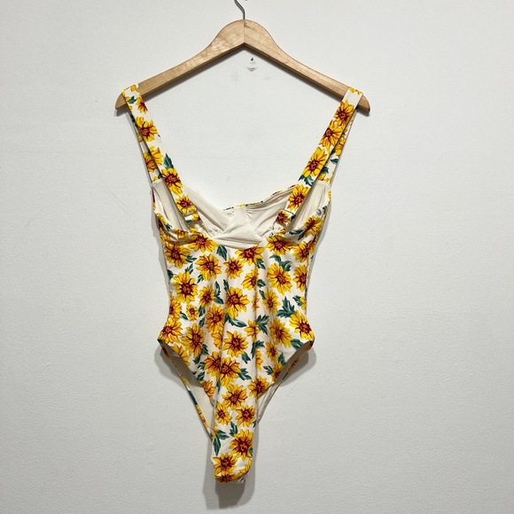 NEW We Wore What Ruched Cup Sunflower Floral Print One Piece Bathing Swimsuit S - Picture 4 of 4